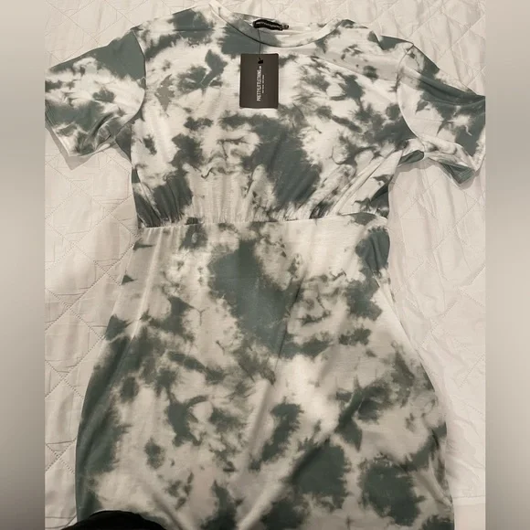 PrettyLittleThing | Dresses | Sage Green Tie Dye Elastic Waist T Shirt Dress  | Poshmark